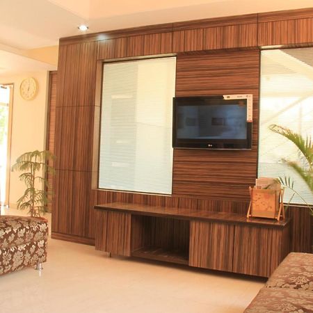 Hotel Sai Gurusthan Ширди Екстериор снимка