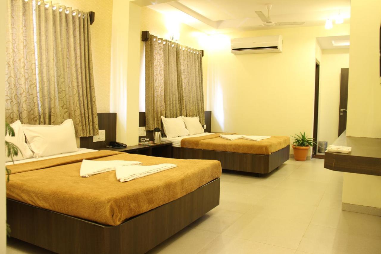 Hotel Sai Gurusthan Ширди Екстериор снимка