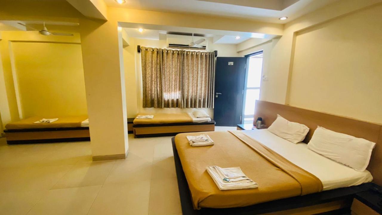 Hotel Sai Gurusthan Ширди Екстериор снимка