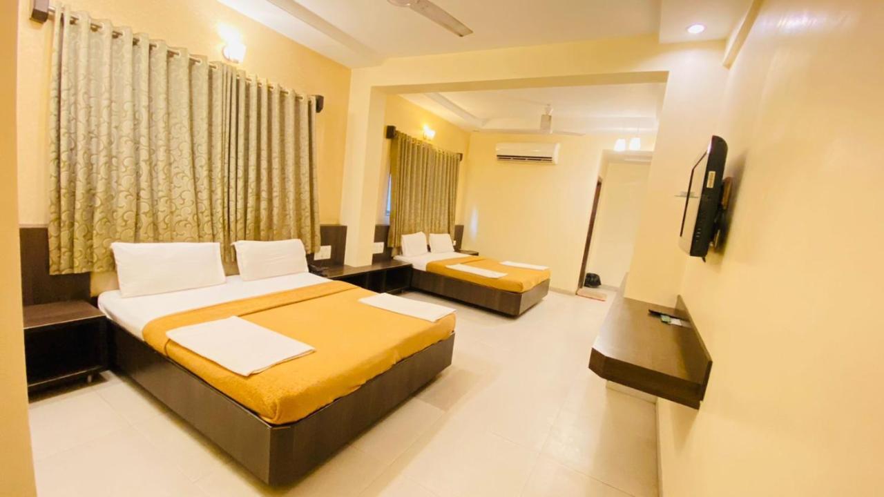 Hotel Sai Gurusthan Ширди Екстериор снимка