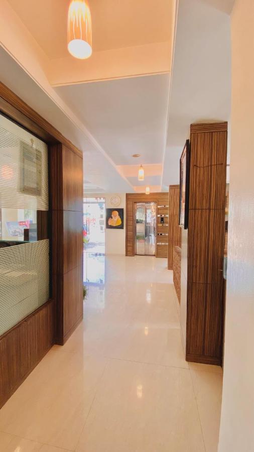 Hotel Sai Gurusthan Ширди Екстериор снимка