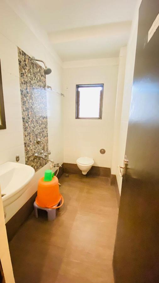 Hotel Sai Gurusthan Ширди Екстериор снимка